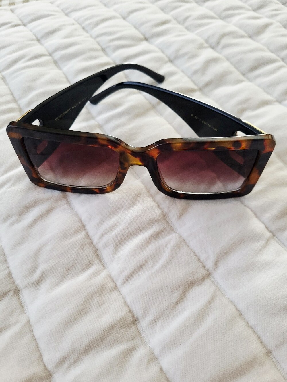 Burberry Frith Oversized Tortoiseshell & Black Square Sunglasses With B Accent - Picture 5 of 15
